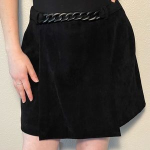 Forwear Vintage Black Faux Suede Zip Up Skort with Attached Chain Belt Sz 10